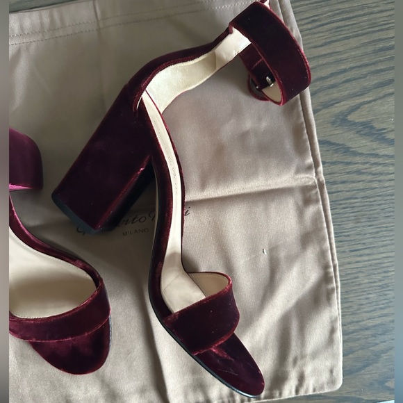Gianvito Rossi (Milano) deep purple/red velvet chunky heel, size 37. - Picture 4 of 4